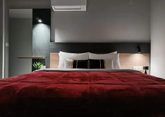 Elizabeth Queen Luxury Rooms