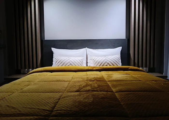 Elizabeth Queen Luxury Rooms