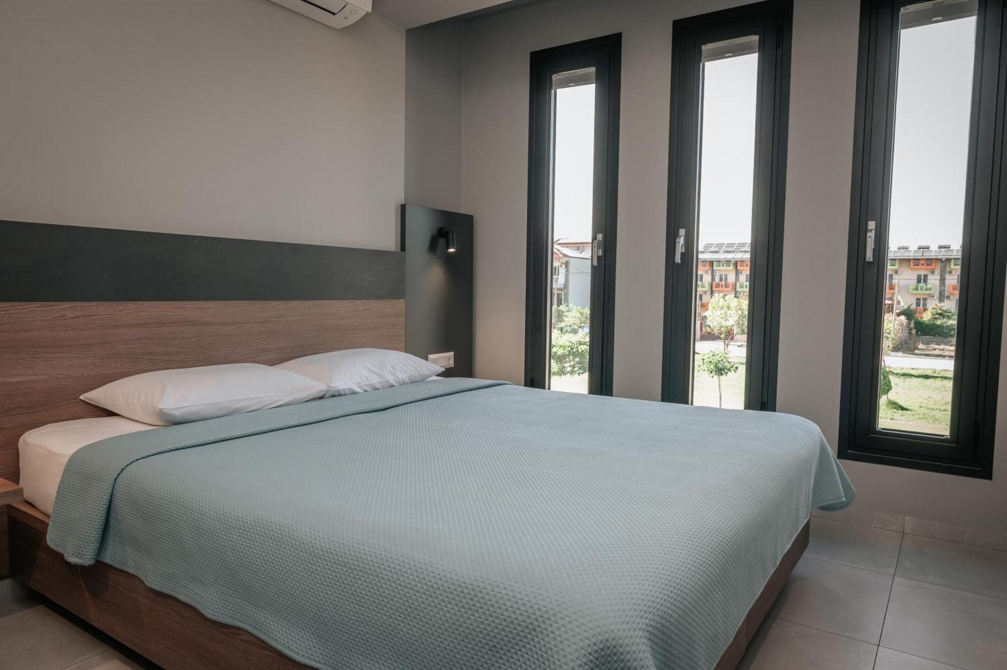 Elizabeth Queen Luxury מלון דירות Paralía