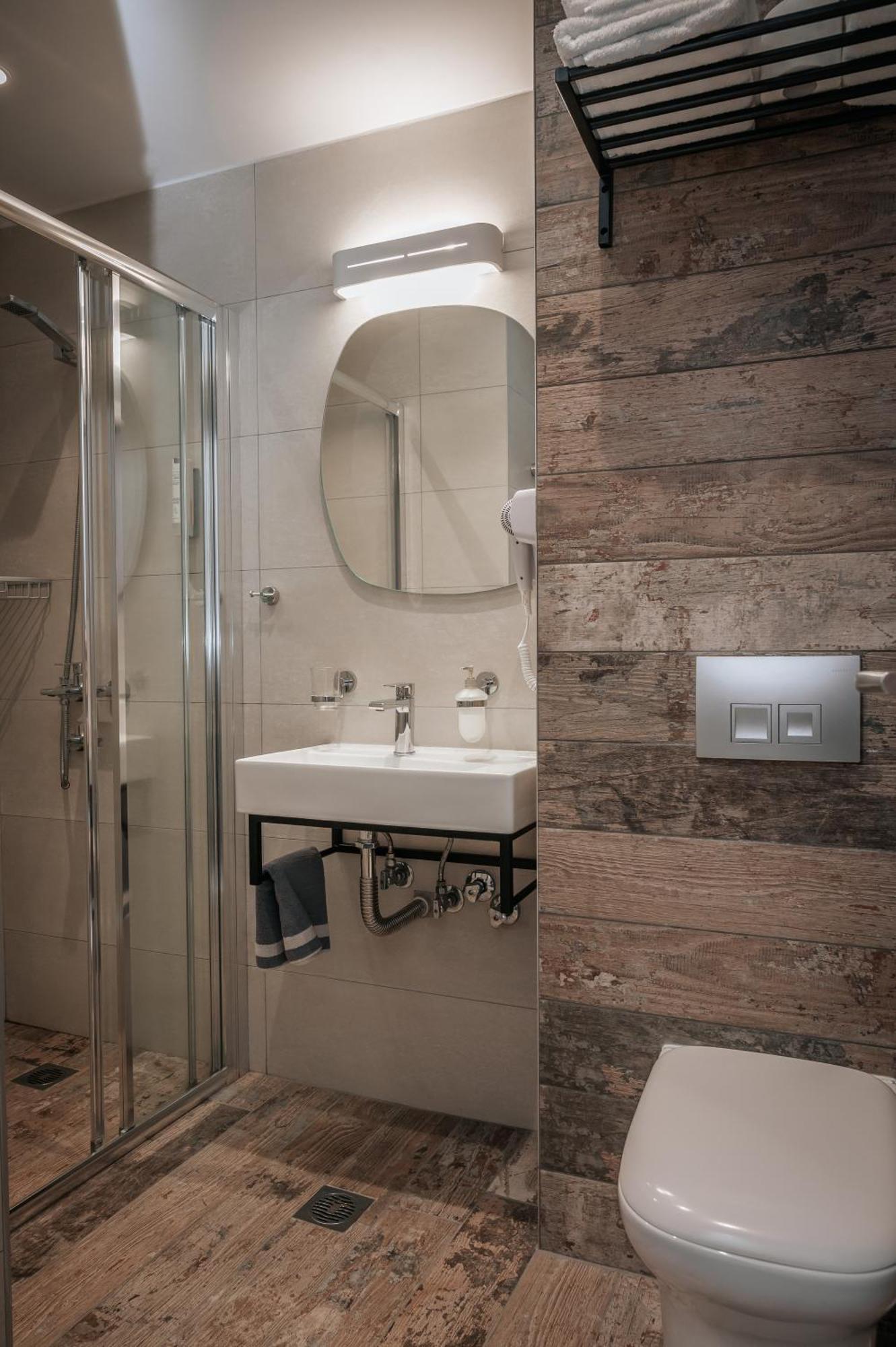 מלון דירות Elizabeth Queen Luxury 3*